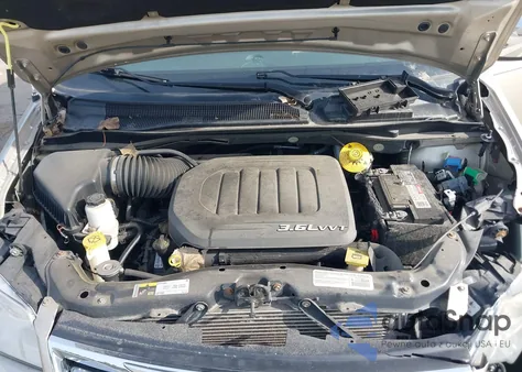 2014 Chrysler Town & Country Limited z USA, uszkodzony, nr VIN 2C4RC1GGXER234280